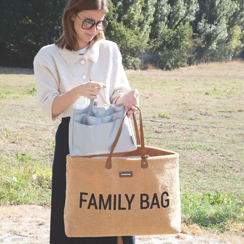 Handy handle ensures that you can move the bag quickly